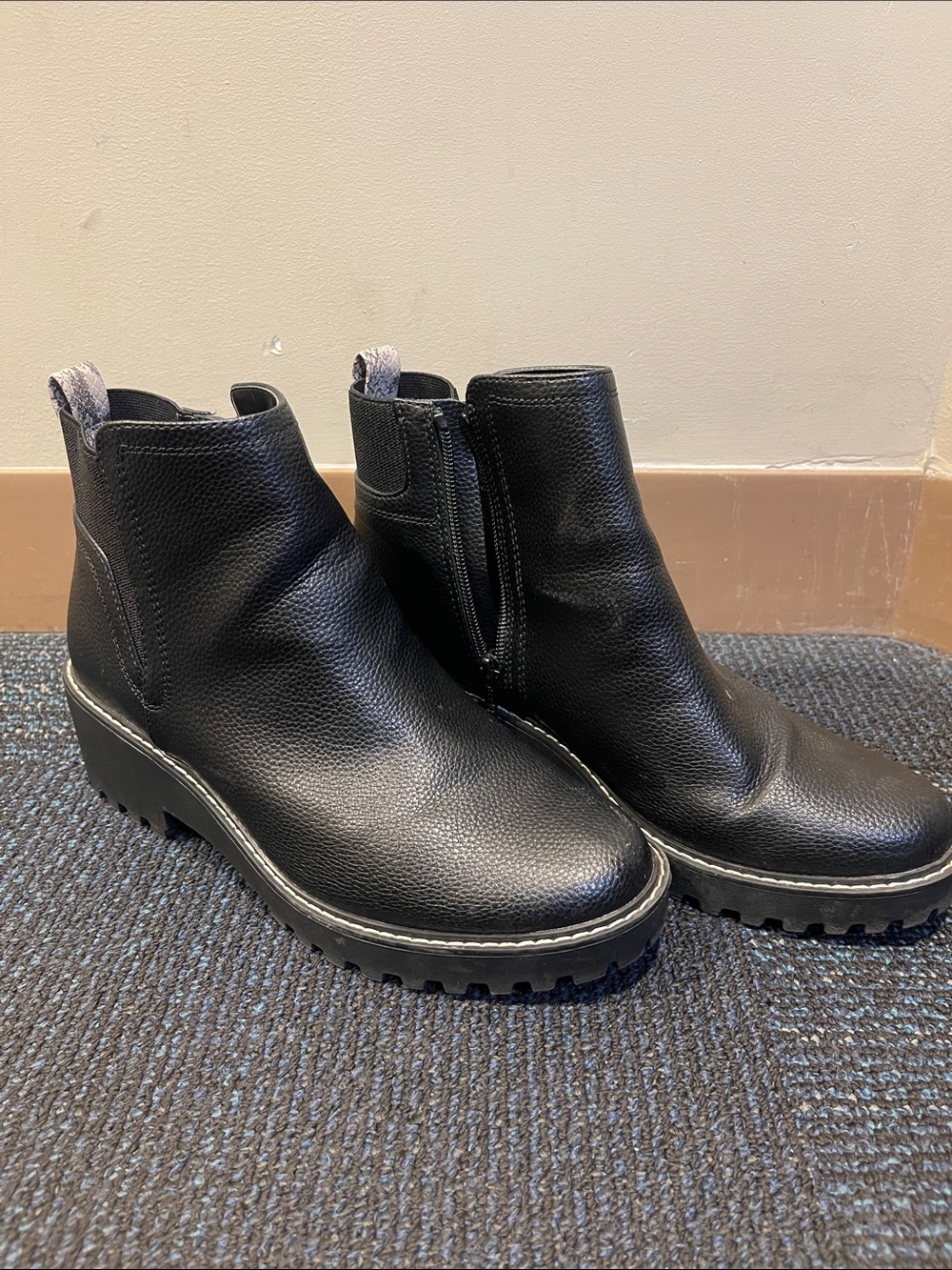 Universal Thread Black Leather Ankle Boots